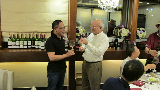 【紅酒專題】专家蒙瓶盲品